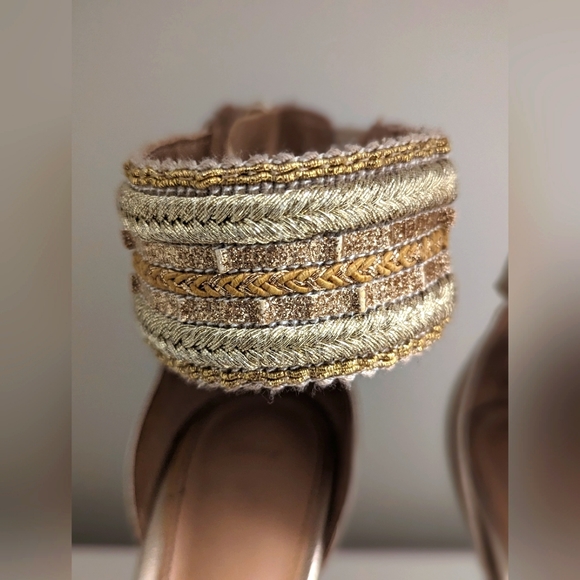 Special Edition Disney Aladdin Call It Spring Heels, Gold, Size 6.5 - Picture 3 of 5